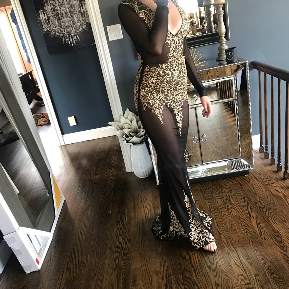 This gorgeous, sexy dress is a must have !